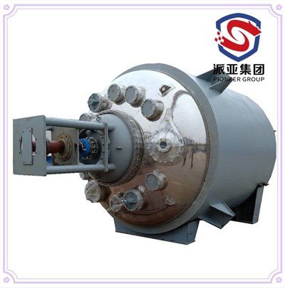 Lukket type glassforet reaktor